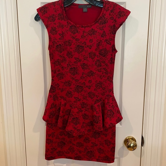 Forever 21 Dresses & Skirts - 🖤BOGO FREE❤️ Red and black lace print ruffle peplum dress